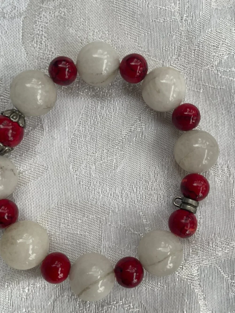 Red and white agate/quartz bead bracelet. 50g - Picture 3 of 3